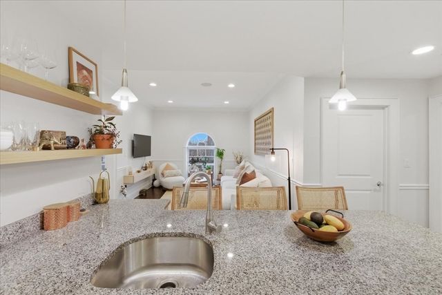 616 E 4th St 304, Boston, MA 02127