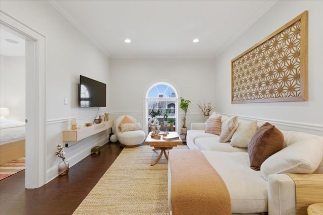 616 E 4th St 304, Boston, MA 02127