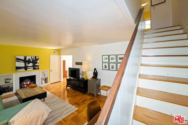 5479 Village, Los Angeles, CA 90016