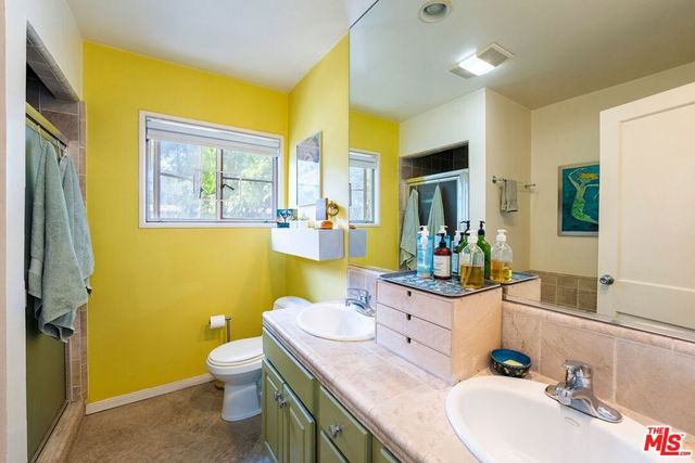 5479 Village, Los Angeles, CA 90016