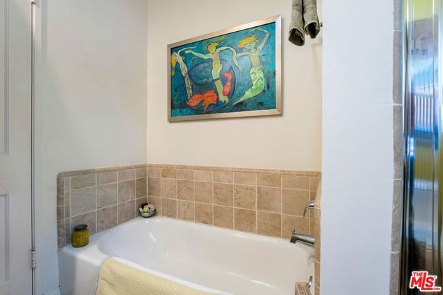 5479 Village, Los Angeles, CA 90016