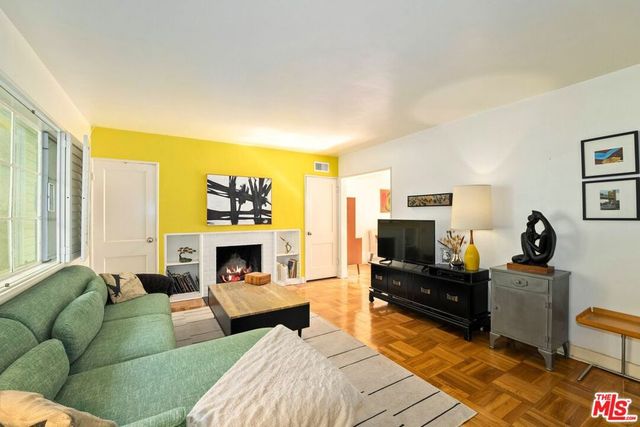 5479 Village, Los Angeles, CA 90016