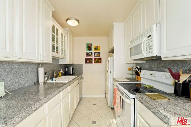 5479 Village, Los Angeles, CA 90016