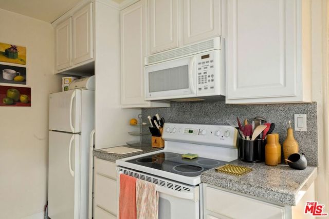 5479 Village, Los Angeles, CA 90016