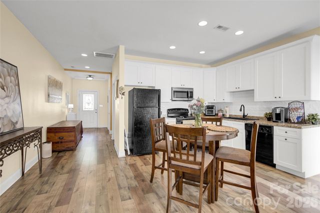 117 Sherman Oaks Lane, Mooresville, NC 28115