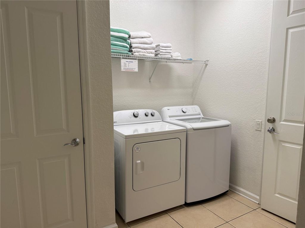 Image 19 of property listing at 4840 CAYVIEW AVENUE 203, Orlando, FL 32819