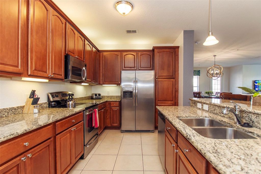 Image 9 of property listing at 4840 CAYVIEW AVENUE 203, Orlando, FL 32819