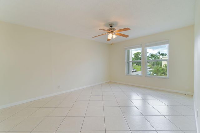 1530 Shaker Circle, Wellington, FL 33414