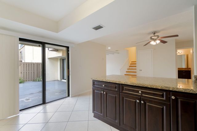 1530 Shaker Circle, Wellington, FL 33414