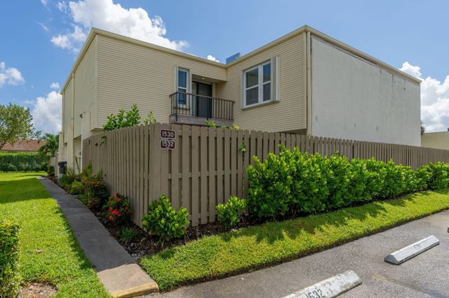 1530 Shaker Circle, Wellington, FL 33414