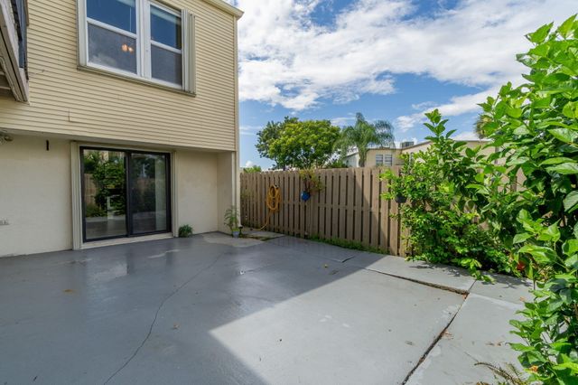 1530 Shaker Circle, Wellington, FL 33414