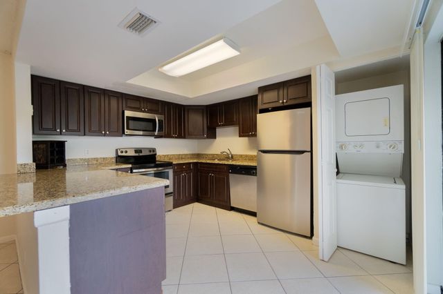 1530 Shaker Circle, Wellington, FL 33414