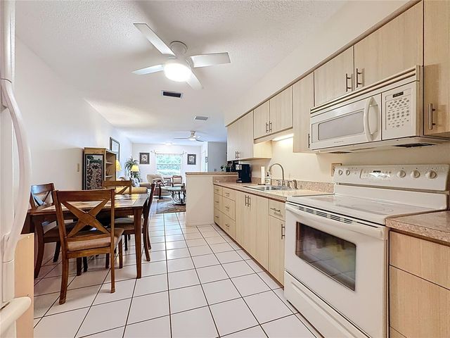 4229 66TH STREET CIRCLE W 4229, Bradenton, FL 34209