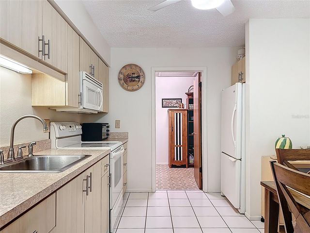 4229 66TH STREET CIRCLE W 4229, Bradenton, FL 34209