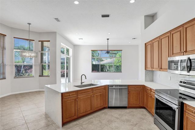 2553 Jardin Mnr, Weston, FL 33327