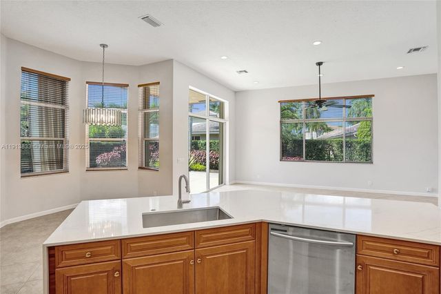 2553 Jardin Mnr, Weston, FL 33327