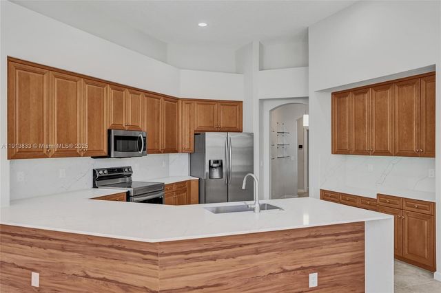 2553 Jardin Mnr, Weston, FL 33327