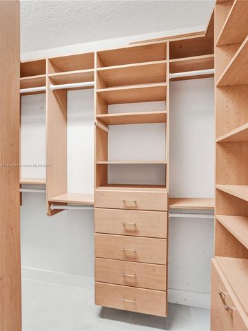 2553 Jardin Mnr, Weston, FL 33327