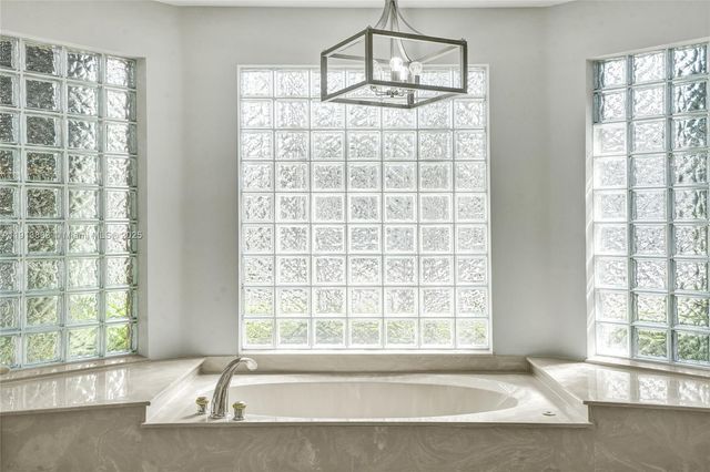 2553 Jardin Mnr, Weston, FL 33327