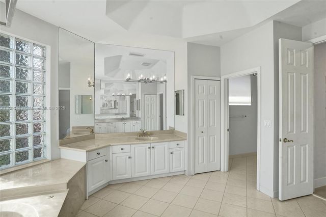 2553 Jardin Mnr, Weston, FL 33327