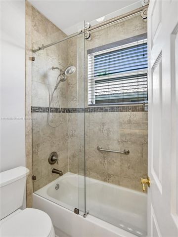 2553 Jardin Mnr, Weston, FL 33327