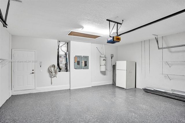 2553 Jardin Mnr, Weston, FL 33327