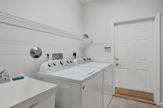 2553 Jardin Mnr, Weston, FL 33327