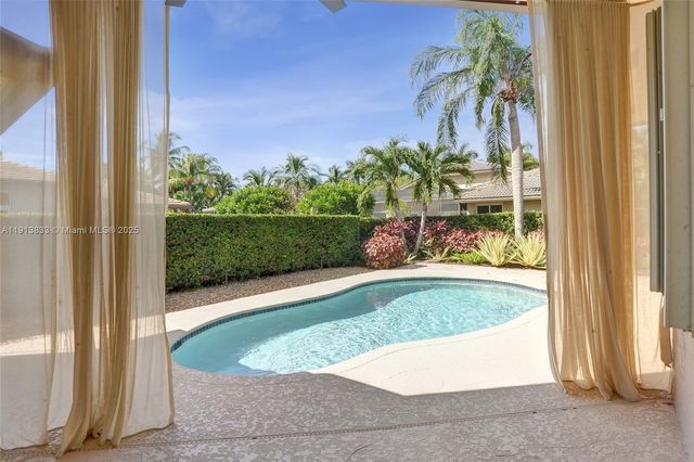 2553 Jardin Mnr, Weston, FL 33327