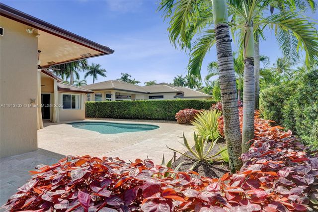 2553 Jardin Mnr, Weston, FL 33327