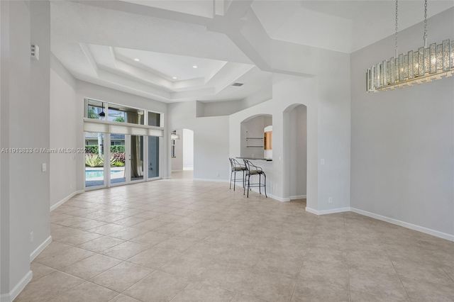 2553 Jardin Mnr, Weston, FL 33327