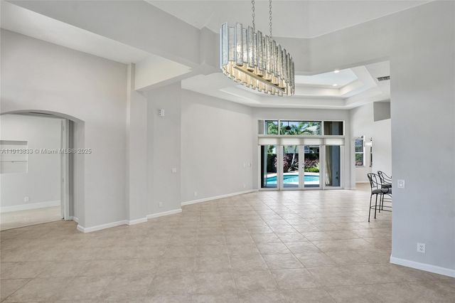 2553 Jardin Mnr, Weston, FL 33327