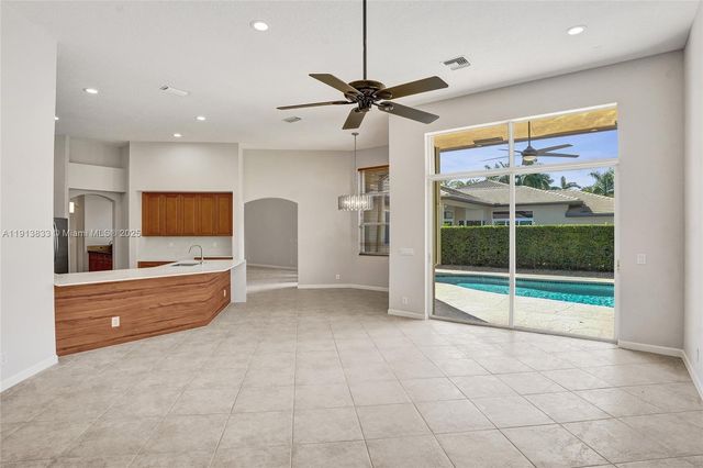 2553 Jardin Mnr, Weston, FL 33327