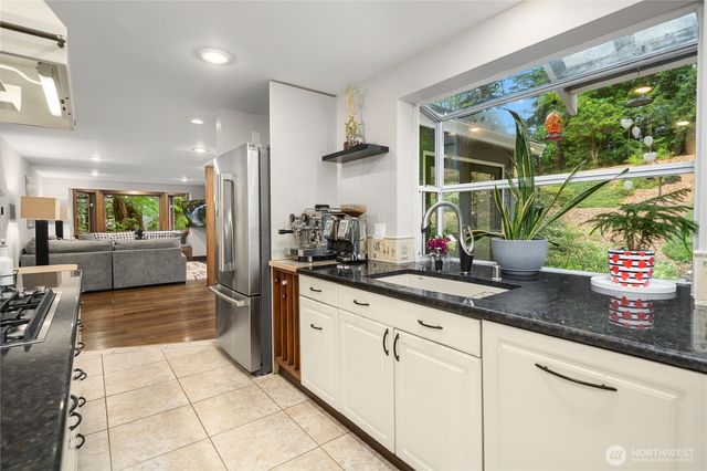 21422 SE 37th Street, Sammamish, WA 98075