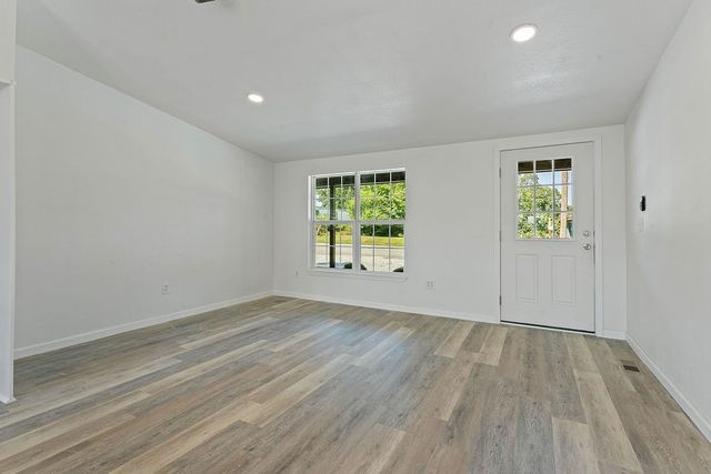 10177 Bonnabel Road, Rogers, AR 72758