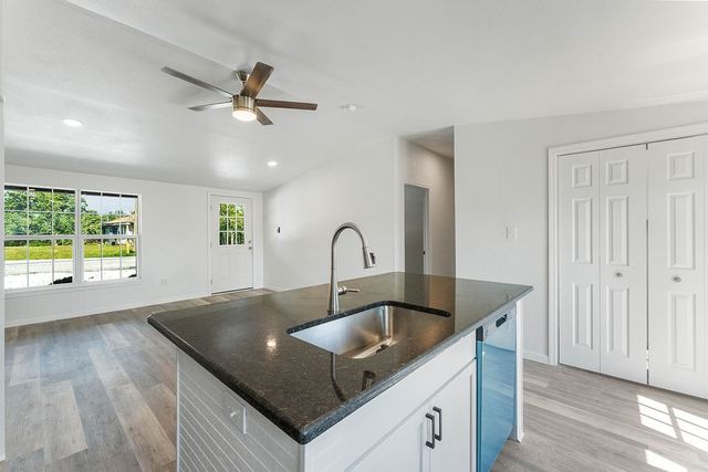 10177 Bonnabel Road, Rogers, AR 72758