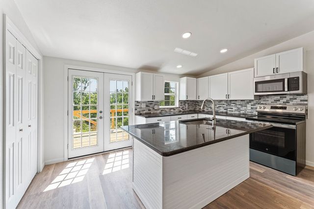 10177 Bonnabel Road, Rogers, AR 72758