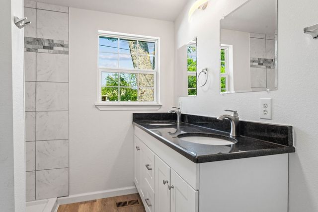 10177 Bonnabel Road, Rogers, AR 72758