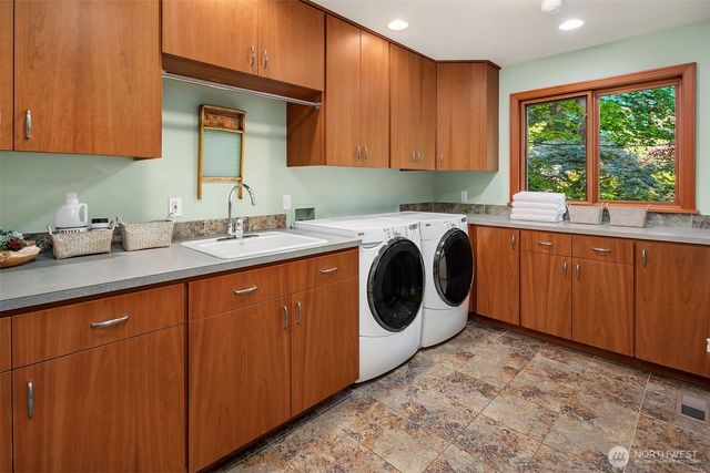 8300 SE 82nd Street, Mercer Island, WA 98040