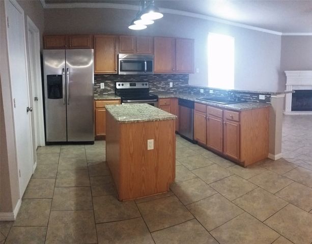 8640 Rainy Lake Drive, Fort Worth, TX 76244