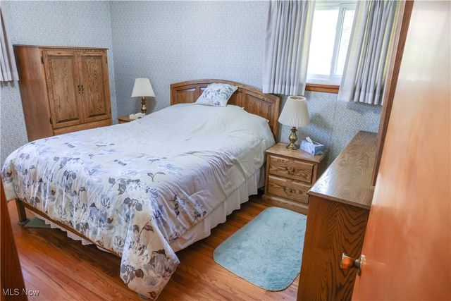 5833 Kuenzer Drive, Seven Hills, OH 44131