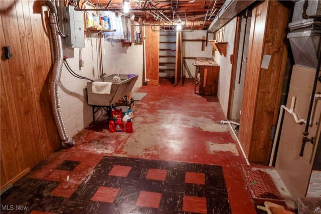 5833 Kuenzer Drive, Seven Hills, OH 44131