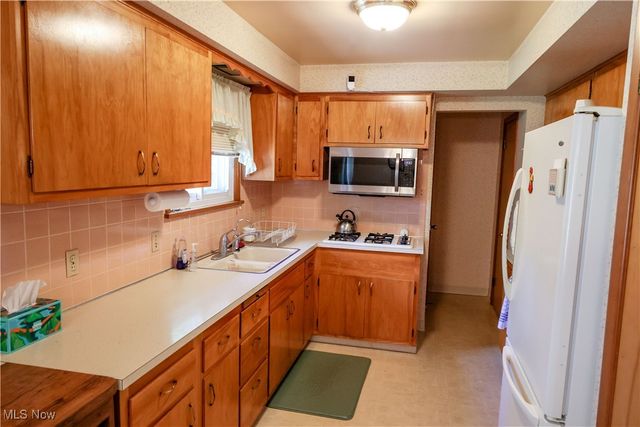 5833 Kuenzer Drive, Seven Hills, OH 44131