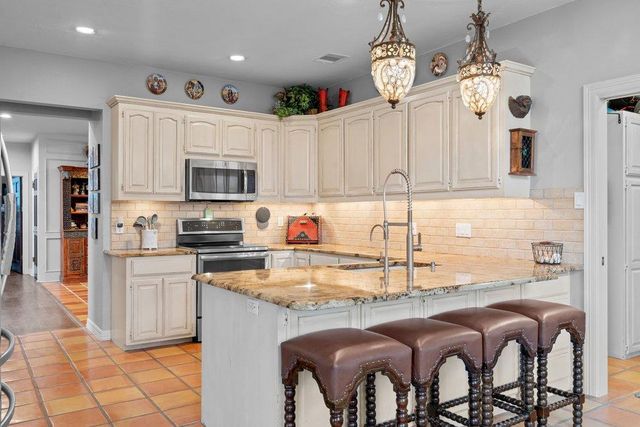 5229 Hupedo Ranch RD, Spicewood, TX 78669