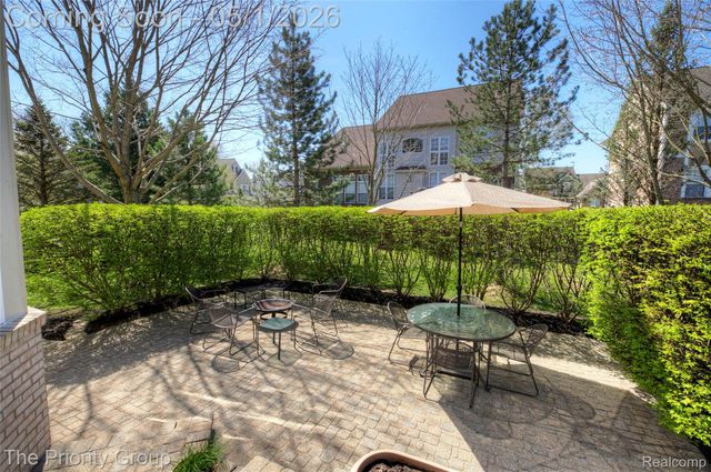 6083 Village Court, Independence Charter Township, MI 48346