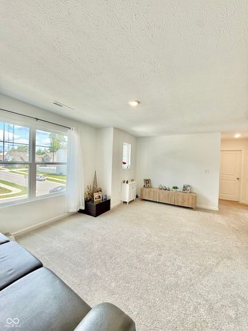 7786 Garnet Avenue, Indianapolis, IN 46268