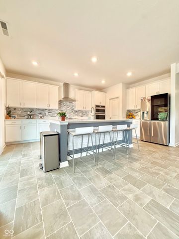 7786 Garnet Avenue, Indianapolis, IN 46268