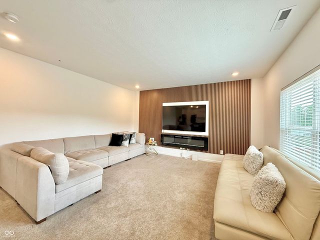 7786 Garnet Avenue, Indianapolis, IN 46268