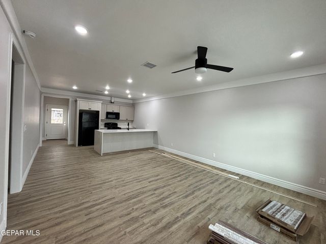 10371 Manzana Road A, Socorro, TX 79927