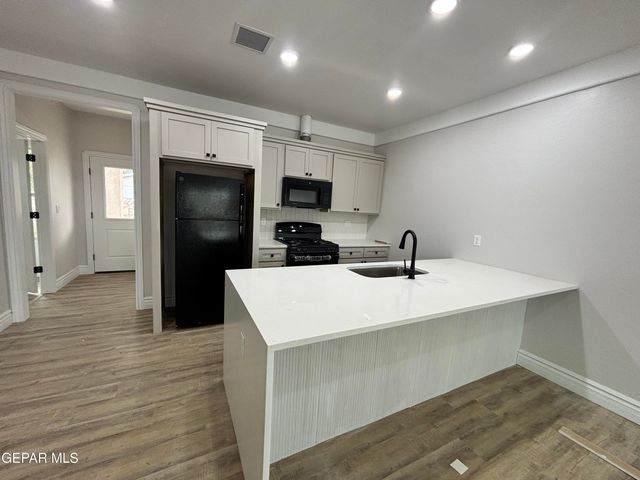 10371 Manzana Road A, Socorro, TX 79927