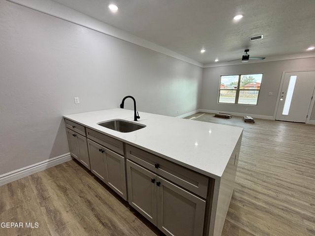 10371 Manzana Road A, Socorro, TX 79927